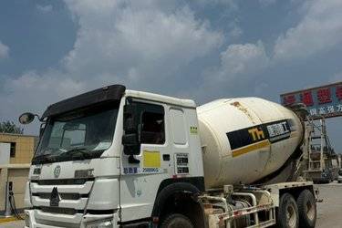 二手中国重汽 HOWO 380马力 6X4 4.15方混凝土搅拌车(国五) 后八轮 中国重汽二手搅拌车