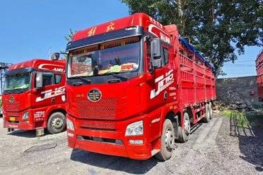 二手青岛解放 JH6重卡 460马力 8X4 9.4米仓栅式载货车(国五) 前四后八 锡柴二手载货车 黄牌图片