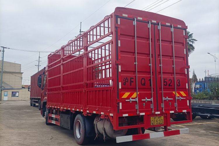 二手东风柳汽乘龙 270马力 载货车