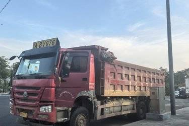 二手中国重汽 HOWO重卡 440马力 6X4 6.8米自卸车(国六) 后八轮 中国重汽二手自卸车 黄牌