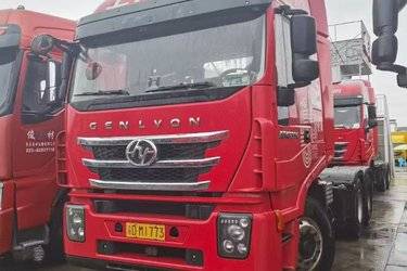 二手上汽红岩 杰狮C500重卡 520马力 6X4牵引车(国五) 双驱 上菲红二手牵引车 黄牌图片
