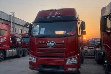 二手青岛解放 JH6重卡 质惠版 460马力 6X4 LNG牵引车(国六) 双驱 锡柴二手牵引车 黄牌图片