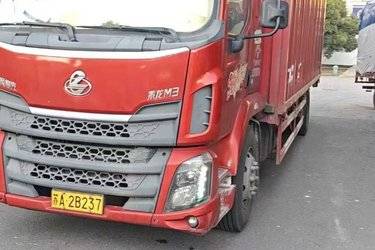 二手东风柳汽 新乘龙M3中卡 185马力 4X2 8.3米翼开厢式载货车(国五) 单桥 玉柴二手载货车 黄牌