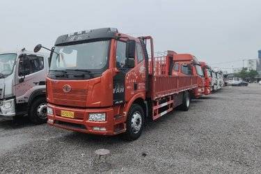 二手一汽解放 J6L中卡 220马力 4X2 6.75米栏板载货车(国五) 单桥 锡柴二手载货车 黄牌图片