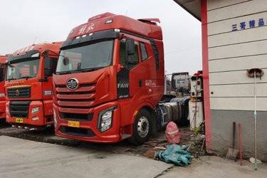 二手一汽解放 J6V重卡 质惠版 520马力 6X4 牵引车(速比3.545)(国六) 双驱 锡柴二手牵引车 黄牌图片