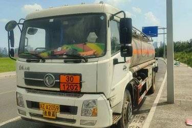 二手油罐车 东风商用车 东风天锦 190  4X2图片