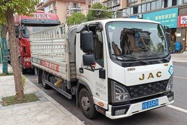 二手江淮 领跑L3 2.0L 127马力 CNG 4.2米单排栏板轻卡(国六) 单桥 东安二手载货车 蓝牌图片