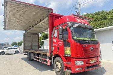 二手一汽解放 J6L中卡 经典版 220马力 4X2 车厢可卸式载货车(国六) 单桥 大柴二手载货车 黄牌图片