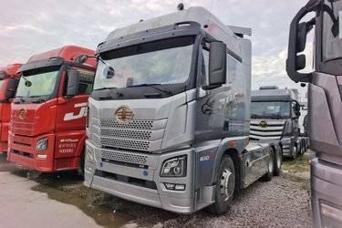 二手青岛解放 JH6重卡 610马力 6X4 AMT自动档牵引车(国六) 双驱 潍柴二手牵引车 黄牌图片