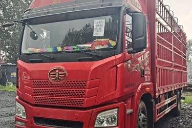 二手青岛解放 JH6 300马力 6.7米AMT自动档栏板载货车(国六) 单桥 潍柴二手载货车 黄牌图片