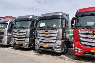 二手福田 欧曼EST 基本型 530马力 6X4 LNG自动挡牵引车(国六) 双驱 福田康明斯二手牵引车 黄牌图片