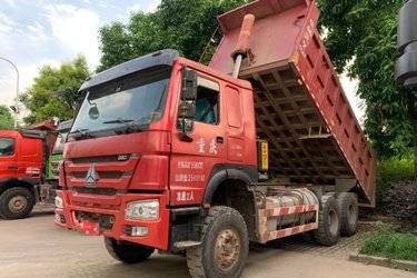 二手中国重汽 HOWO重卡 380马力 6X4 5.8米自卸车(国五) 后八轮 中国重汽二手自卸车 黄牌