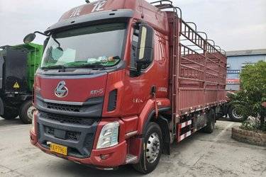二手东风柳汽 乘龙H5中卡 240马力 4X2 6.8米仓栅式载货车(国五) 单桥 玉柴二手载货车 黄牌