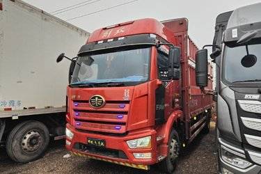 二手一汽解放 J6L中卡 尊享版 260马力 4X2 6.75米仓栅式载货车(国六) 单桥 大柴二手载货车 黄牌