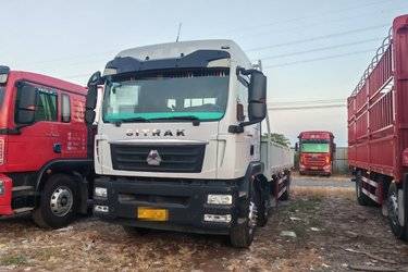 二手中国重汽 汕德卡SITRAK G5重卡 290马力 6X2 7.8米栏板载货车(国六) 前四后四 曼二手载货车 黄牌图片