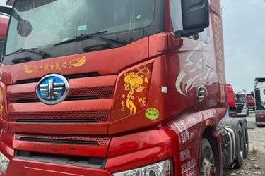 二手一汽解放 J7重卡 550马力 6X4牵引车(国五) 双驱 锡柴二手牵引车 黄牌图片