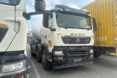 二手中国重汽 HOWO T5G 法规版 340马力 8X4 混凝土搅拌车(国六) 前四后八 潍柴二手搅拌车图片