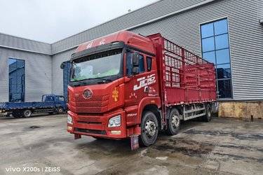 二手青岛解放 JH6重卡 290马力 6X2 9.5米仓栅式载货车(国五) 前四后四 潍柴二手载货车 黄牌图片