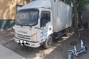 二手唐骏欧铃 T3系列 116马力 4.15米单排厢式轻卡(国四) 单桥 朝柴二手载货车 蓝牌图片