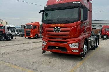 二手一汽解放 J7重卡 560马力 6X4 牵引车(国六)(液缓)(国六) 双驱 锡柴二手牵引车 黄牌图片