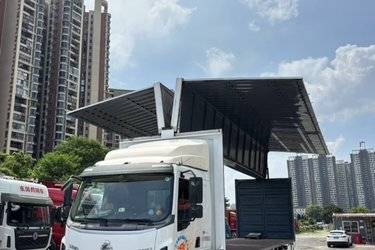 二手东风柳汽 新乘龙M3中卡 220马力 4X2 9.7米翼开厢式载货车(国五) 单桥 东风康明斯二手载货车 黄牌图片
