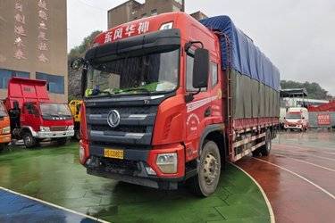 二手东风华神 T5 基本型 270马力 4X2 6.75米排半仓栅式载货车(国六) 单桥 玉柴二手载货车 黄牌图片