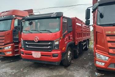 二手大运 祥龙 230马力 6X2 6.8米排半仓栅式载货车(国六) 前四后四 云内动力二手载货车 黄牌