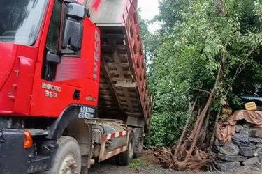 上汽红岩 新金刚M500 350马力 6X4 5.8米自卸车(国五) 后八轮 上菲红二手自卸车 黄牌 上汽红岩 新金刚M500 350马力 6X4 5.8米自卸车(国五) 后八轮 上菲红二手自卸车 黄牌