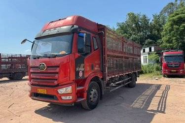 二手畜禽运输车 一汽解放 解放J6L 260 6.8