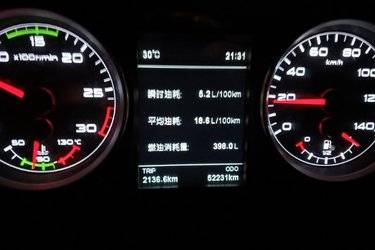 二手一汽解放 J6L 经典版 240马力 4X2 8米厢式载货车(国六) 单桥 大柴二手载货车 黄牌