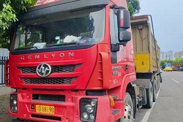 二手上汽红岩 杰狮C500重卡 450马力 6X4牵引车(国五) 双驱 上菲红二手牵引车 黄牌图片