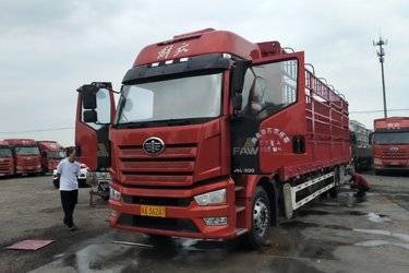 二手一汽解放 J6L 精英版 300马力 4X2 6.75米仓栅式载货车(378铸造桥)(国六) 单桥 锡柴二手载货车 黄牌