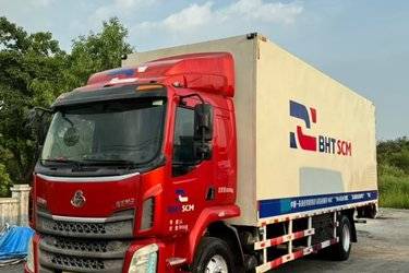 二手东风柳汽 乘龙M3中卡 200马力 4X2 7.8米厢式载货车(国五) 单桥 玉柴二手载货车 黄牌