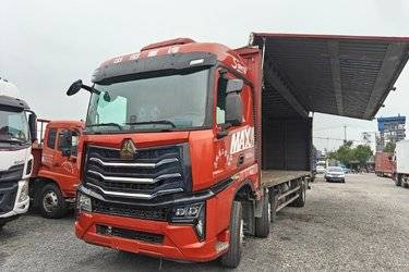 二手中国重汽 HOWO MAX 350马力 6X2 9.6米自动挡厢式载货车(国六) 前四后四 曼二手载货车 黄牌