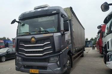 二手中国重汽 HOWO MAX 290马力 4X2 9.6米AMT自动档厢式载货车(国六) 单桥 曼二手载货车 黄牌