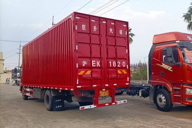 二手东风商用车 180马力 载货车