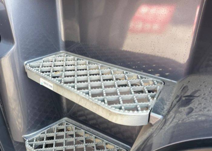 二手重汽豪沃(HOWO) 330马力 载货车