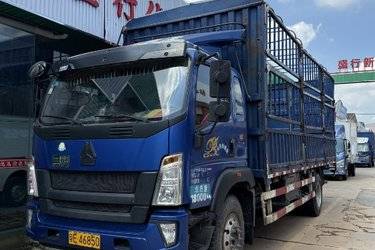二手中国重汽HOWO G5X中卡 220马力 6.75米排半仓栅式载货车(国五) 单桥 云内动力二手载货车 黄牌