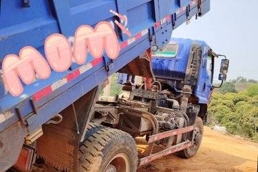 二手南骏汽车 瑞吉J30 豪华版 230马力 4X4 4.5米自卸车(国六) 4X4 玉柴二手自卸车 黄牌图片