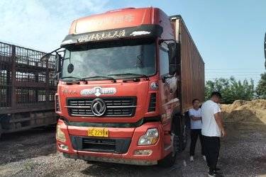 二手东风商用车 天龙重卡 245马力 6X2 9.6米厢式载货车(国五) 前四后四 雷诺二手载货车 黄牌图片