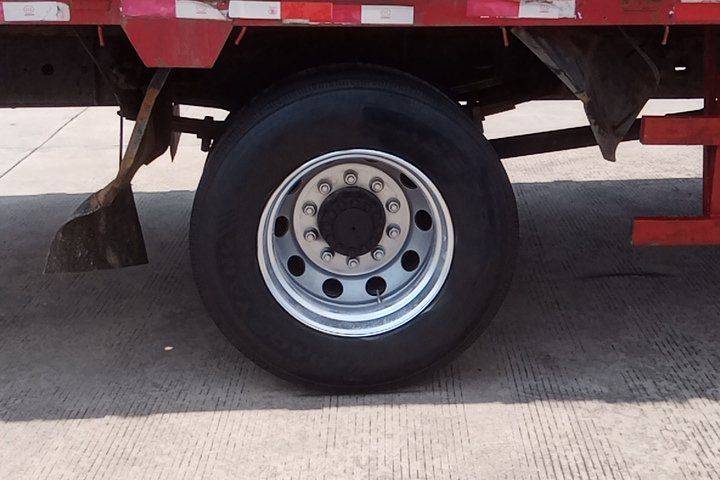 二手一汽解放 220马力 载货车