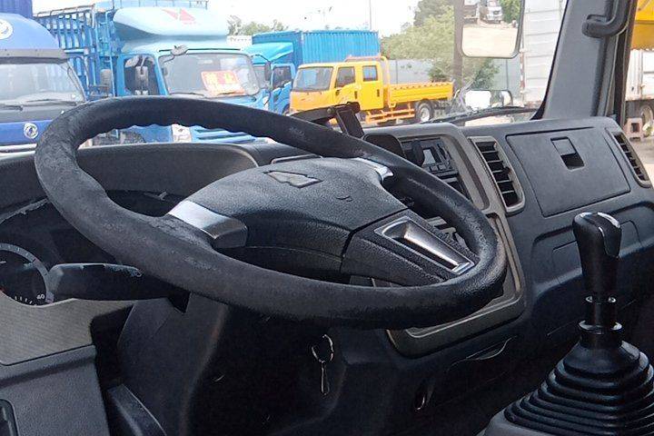 二手重汽HOWO轻卡 116马力 载货车