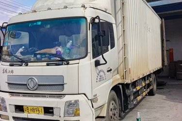 二手东风商用车 天锦KR中卡 180马力 4X2 8米排半厢式载货车(京五II) 单桥 东风康明斯二手载货车 黄牌