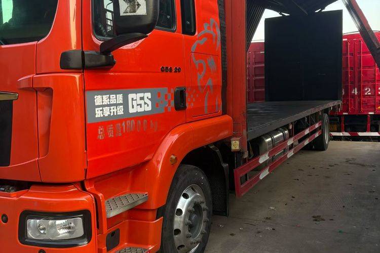 二手重汽汕德卡 290马力 载货车