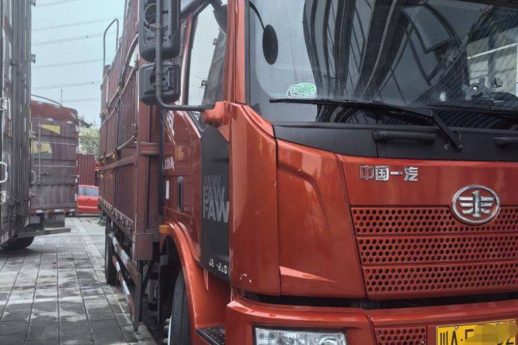 一汽解放 220马力 载货车