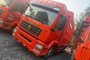 二手中国重汽 汕德卡SITRAK G5重卡 330马力 6X2 6.8米仓栅式载货车(国六) 前四后四 曼二手载货车 黄牌