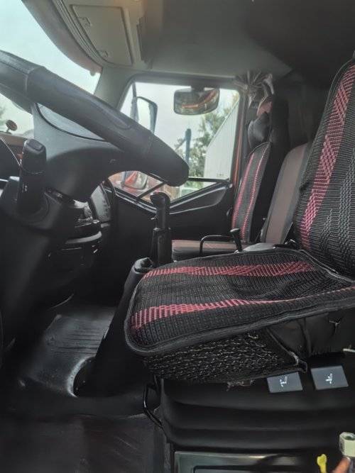 一汽解放 220马力 载货车