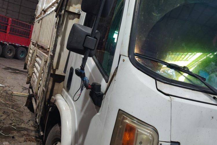 二手东风华神 156马力 载货车
