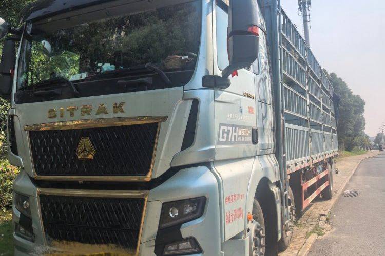 二手重汽汕德卡 350马力 载货车