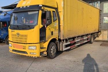 二手一汽解放 J6L中卡 2020款 质惠版 240马力 4X2 9.7米厢式载货车(国五) 单桥 一汽二手载货车 黄牌图片